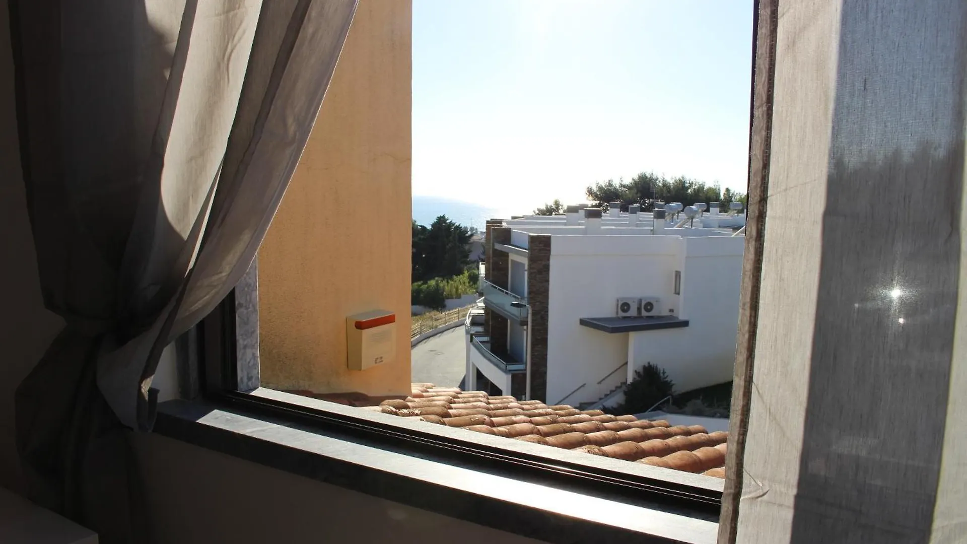 Kubata Hill Hostel Parede Portugal