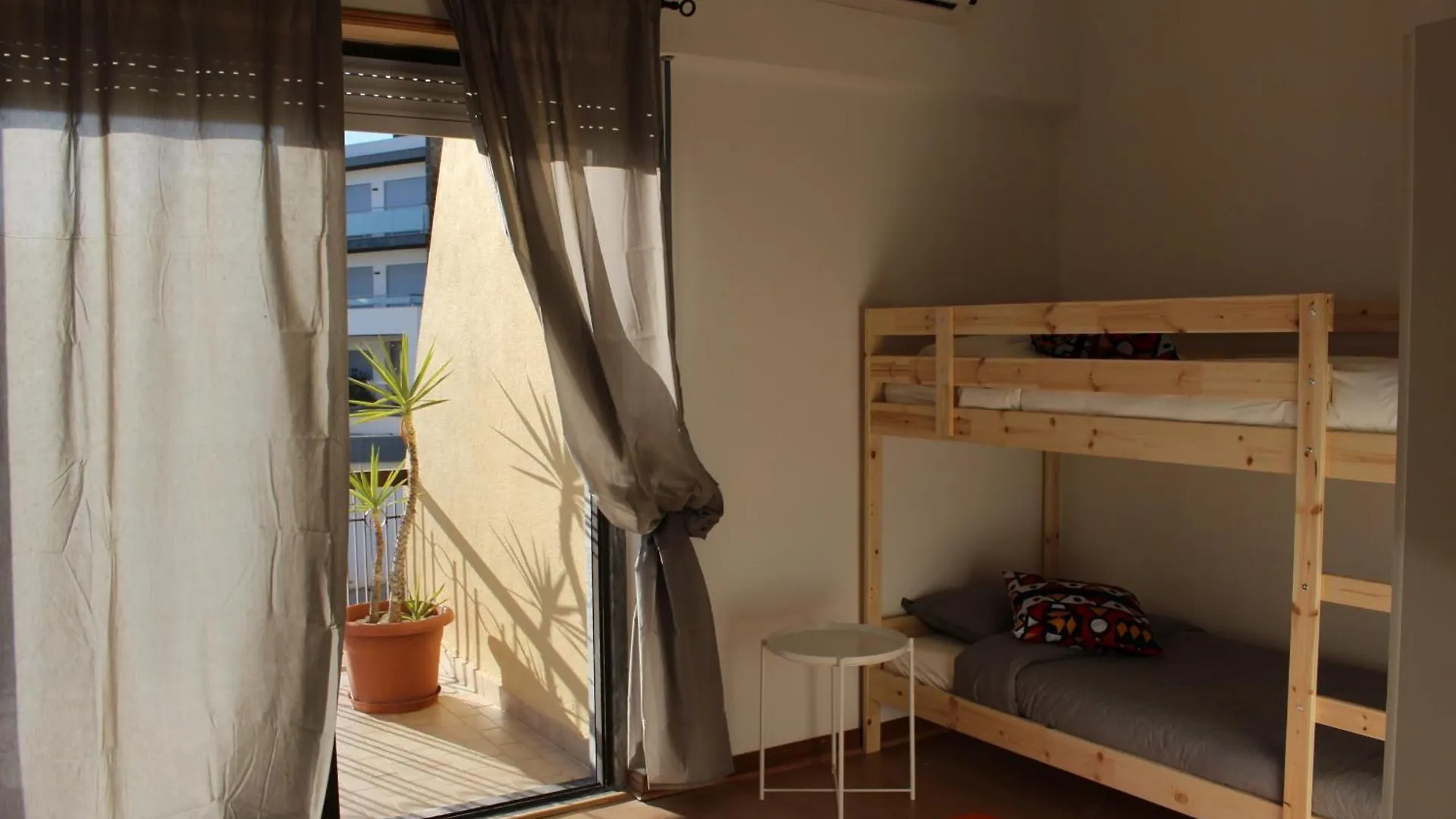 Kubata Hill Hostel Parede