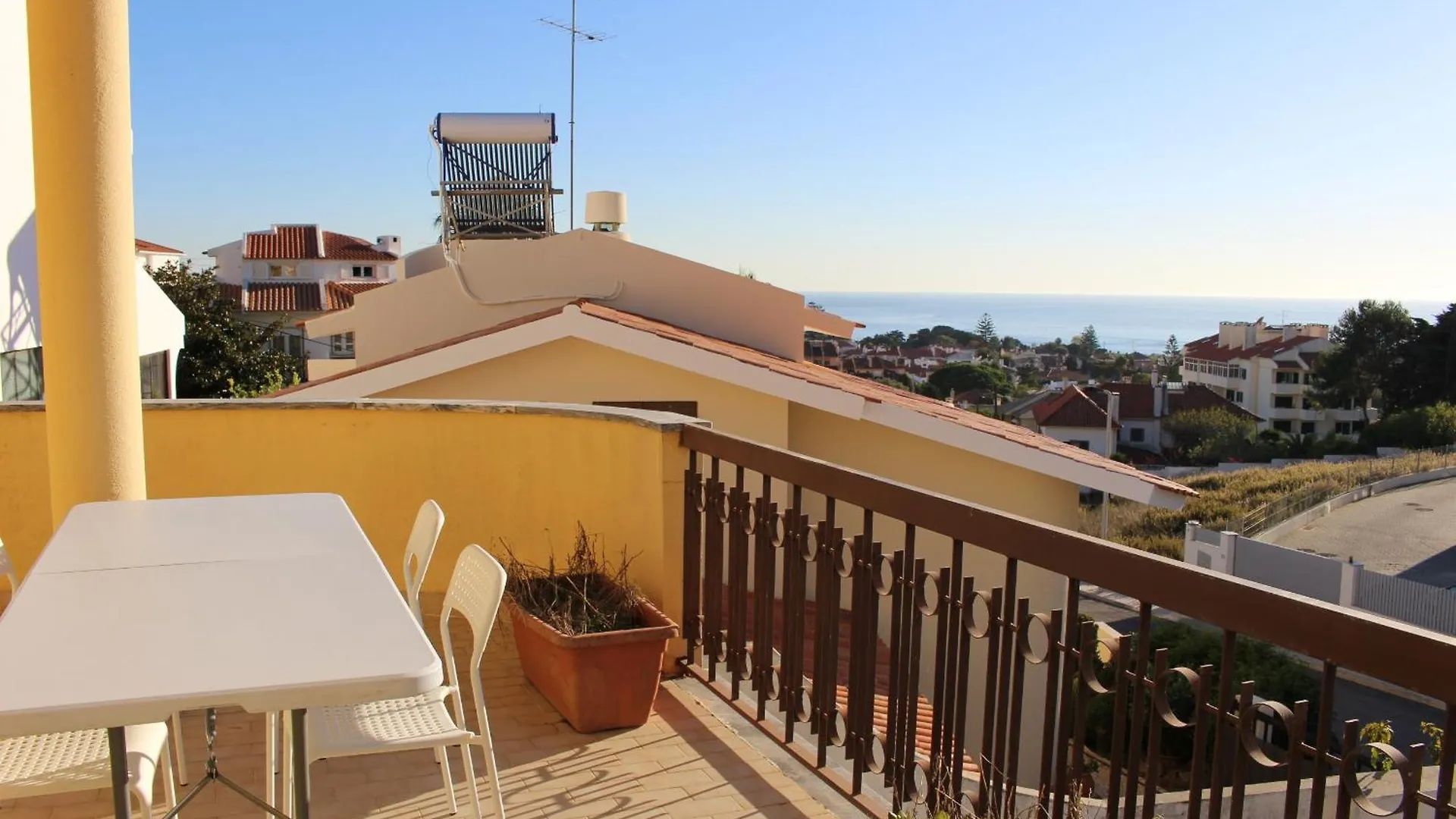 Kubata Hill Hostel Parede 0*,  Portugal
