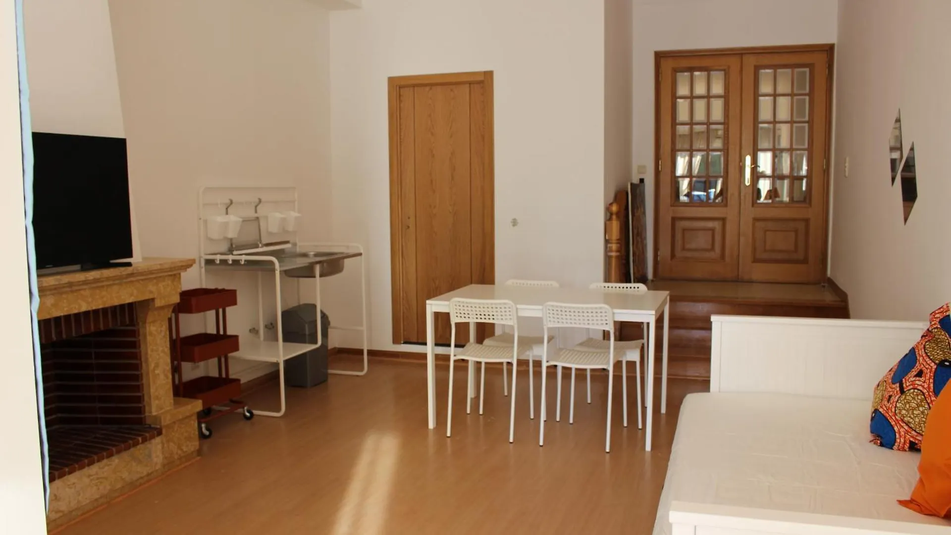 Kubata Hill Hostel Parede Portugal